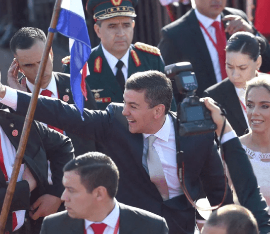 Traspaso de mando en Paraguay: Santiago Peña asume como nuevo presidente
