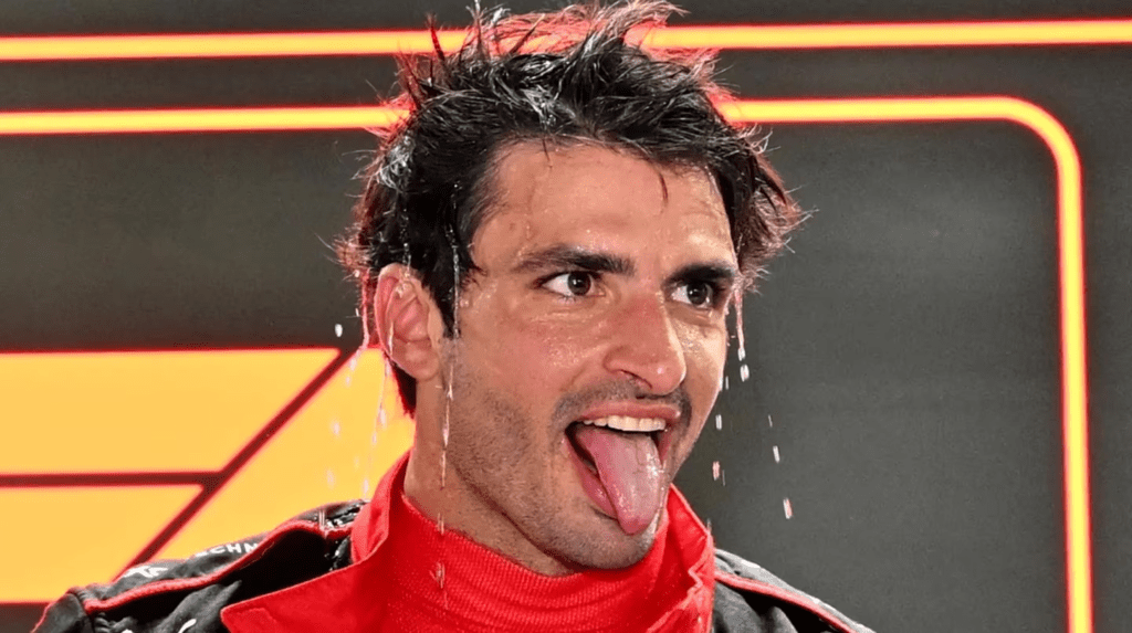 Carlos Sainz ganó el GP de Singapur y terminó con la racha ganadora de Max Verstappen en la Fórmula 1