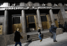 FMI: cierran las primeras metas del acuerdo renegociado y las nuevas medidas ponen presión al tope de déficit