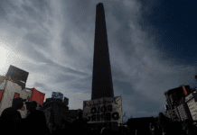 Caos de tránsito en el centro porteño: organizaciones sociales movilizan hacia el Ministerio de Trabajo