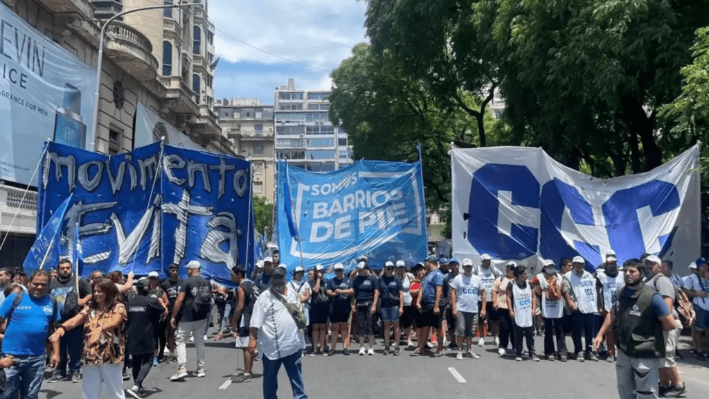 Marchas y cortes en el centro porteño: movimientos sociales se concentran en el Congreso en apoyo a la Ley IVA