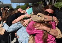 La emotiva llegada del segundo vuelo de repatriados argentinos desde Israel: “Eso no se lo deseo a nadie”