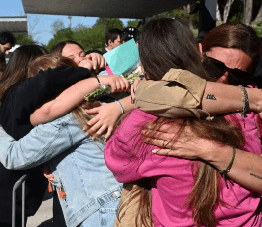 La emotiva llegada del segundo vuelo de repatriados argentinos desde Israel: “Eso no se lo deseo a nadie”