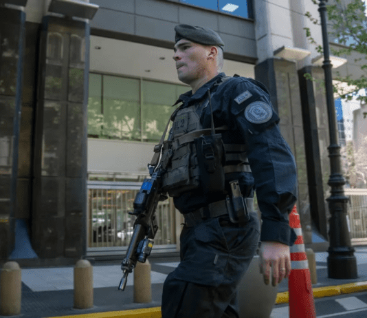 Detuvieron a un ciudadano iraquí con documentación falsa frente a la Embajada de Israel