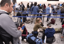 Aeroparque: hay demoras y cancelación de vuelos de aerolíneas low cost por una medida de fuerza de maleteros