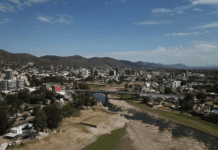 Las impactantes imágenes de la sequía que afecta el suministro de agua de los habitantes de Villa Carlos Paz desde un drone