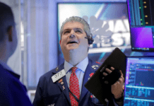 El mercado se activa tras el triunfo de Milei: las acciones suben más de 30% y el dólar blue supera los $1000