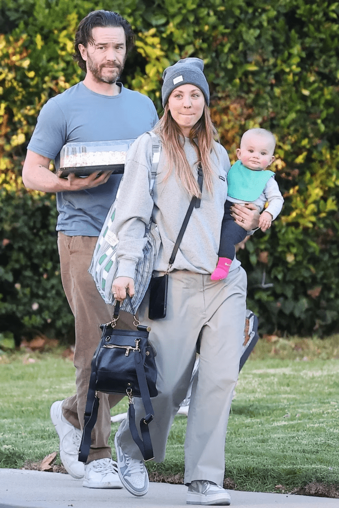 El paseo de Bradley Cooper y su hija Lea, la romántica salida de Karlie Kloss y Joshua Kushner en Nueva York: celebrities en un click
