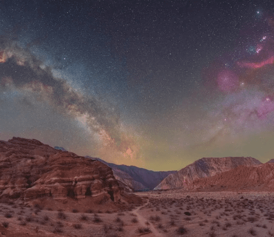 Una belleza de otra galaxia: un fotógrafo argentino logró capturar dos vías lácteas en una misma imagen