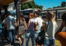 Colectivos del AMBA comenzaron a recortar servicios: argumentan un salto en los costos y demoras en subsidios