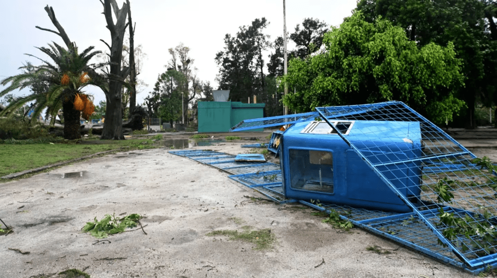Caos en CABA por el temporal: personas atrapadas, casas y autos destruidos y más de 500 pedidos de auxilio
