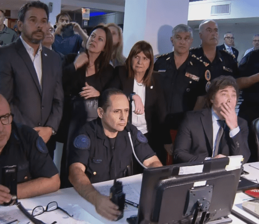 Javier Milei monitoreó el operativo antipiquete en la sede de la Policía y se fue sin hablar