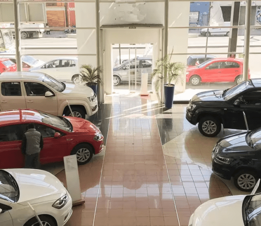 La incertidumbre sobre el impuesto a los autos de lujo frenó las ventas en las concesionarias