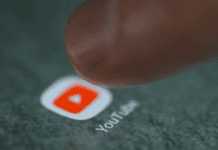 Cómo escuchar música y reproducir videos de YouTube con la pantalla del teléfono apagada