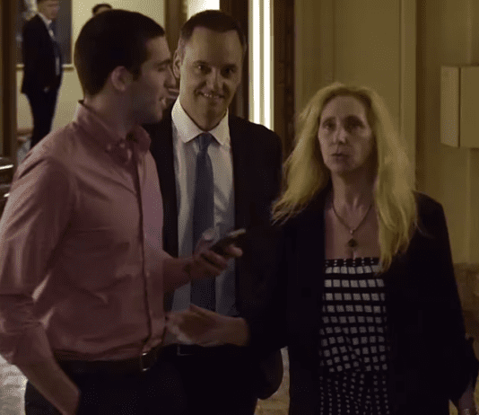 Ley Ómnibus: en plena incertidumbre sobre la hora de la votación y sin acuerdos, Karina Milei fue a Diputados