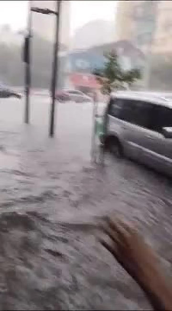 Diluvia en el AMBA: los videos de las inundaciones en la provincia y la ciudad de Buenos Aires