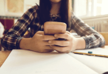 Prohibición de Celulares en Escuelas: Aumenta el Aprendizaje en CABA