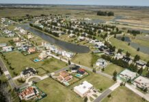 Cómo comprar un lote en un country: factores clave que debes conocer