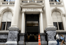 Escalada del dólar a $1.480: expectación sobre Banco Central Argentina