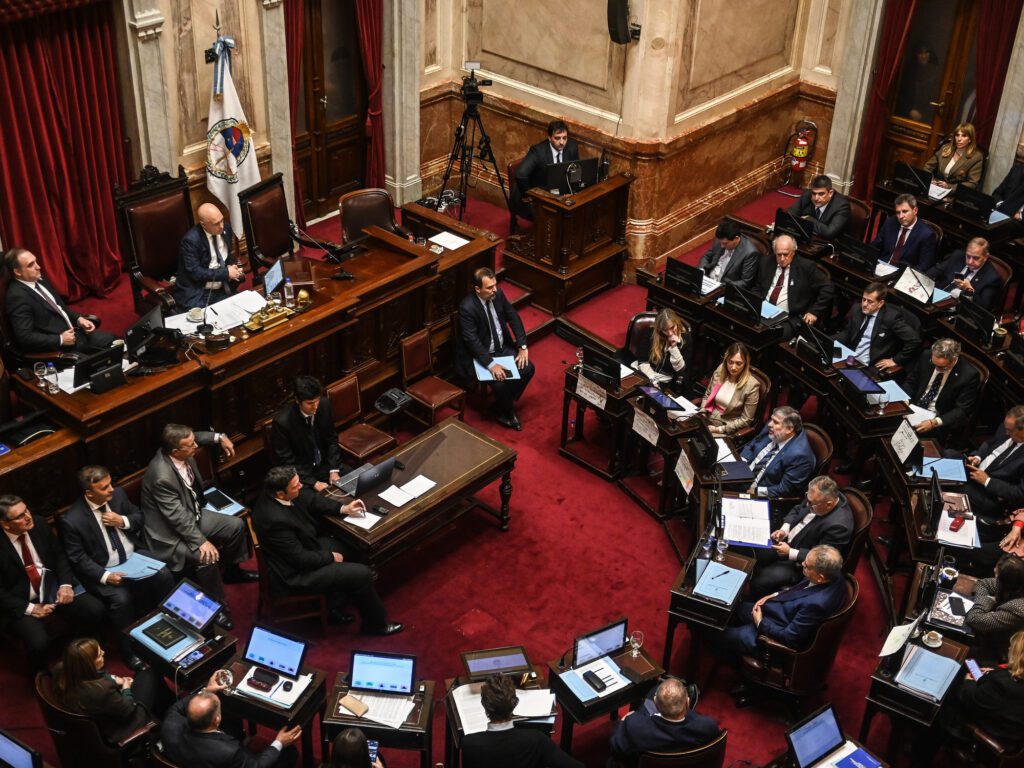 Senado en Tensión: Veto Presidencial sobre Fondos Provinciales en Debate