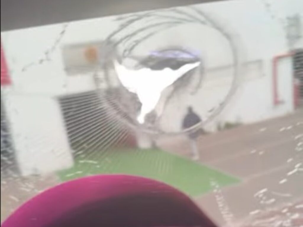 Violencia en el Fútbol: Ataque al Bus de Lanús por Hinchas Chilenos
