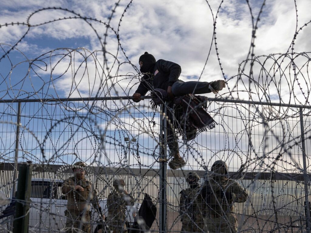 EE.UU. impone tarifa de $5,000 para migrantes indocumentados