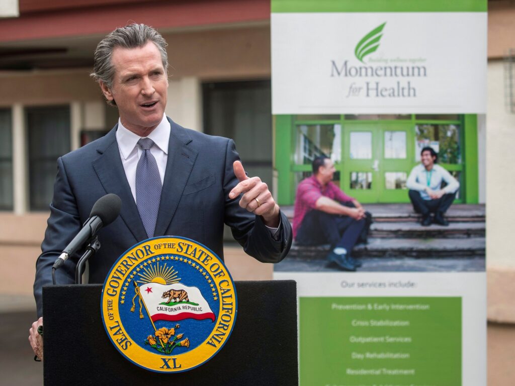 Programas Sociales en California: Beneficios para Inmigrantes de Newsom