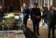 Rey Carlos III enfrenta controversia por Príncipe Andrés en Lichfield