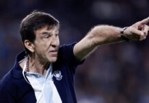 Gustavo Costas enfrenta decisión clave ante oferta de Milito en Racing