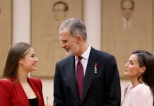 Rey Juan Carlos I ausente en 50º aniversario de monarquía española
