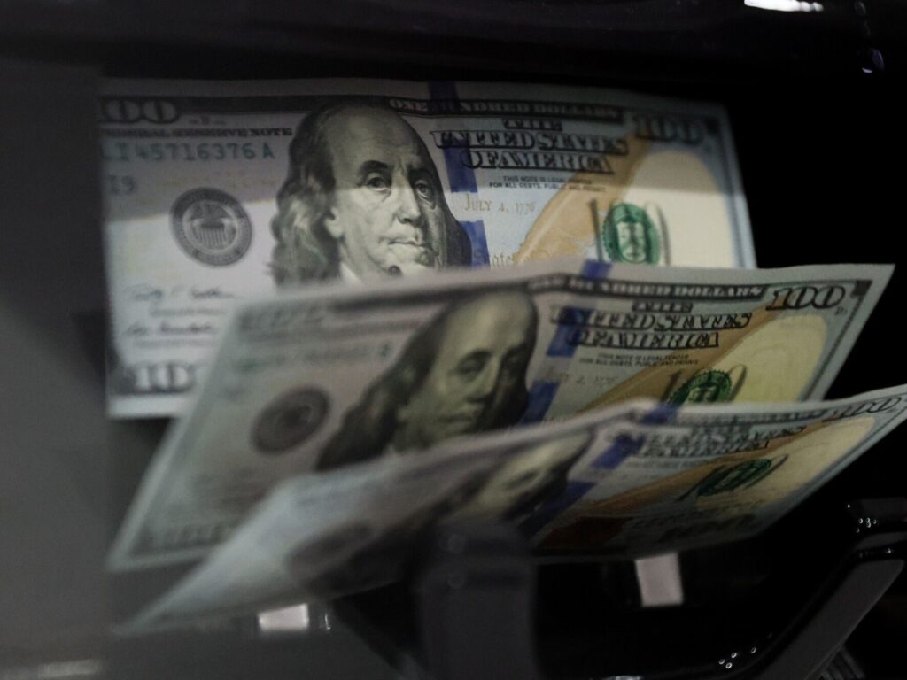 Cotización Dólar y Blue Hoy: Fluctuaciones y Análisis en Vivo