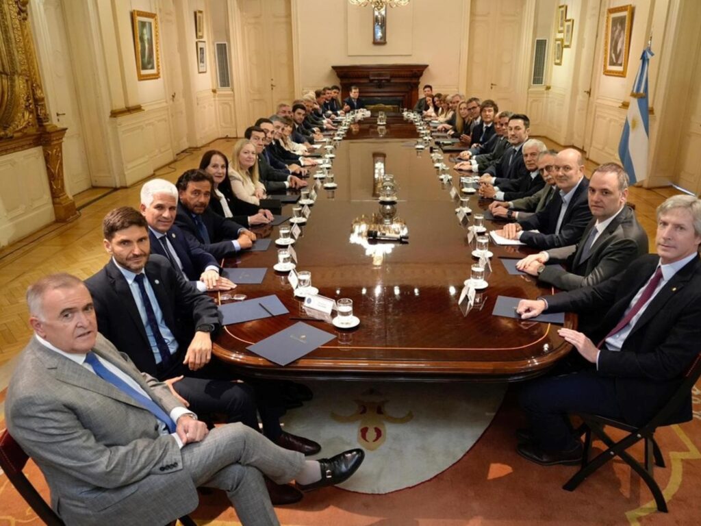 Gobierno amenaza cortar fondos a provincias por exceso de gasto
