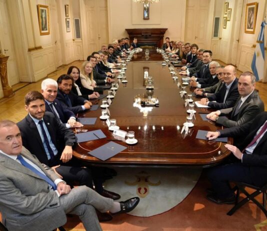 Gobierno amenaza cortar fondos a provincias por exceso de gasto