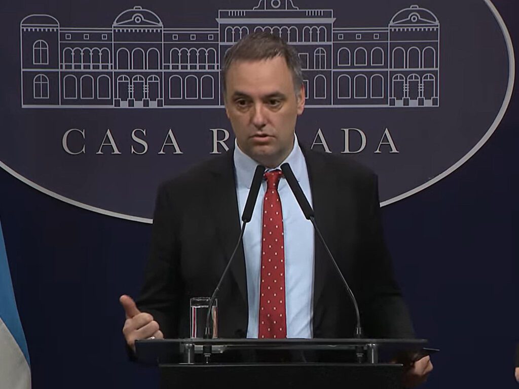 Gobierno nacional niega deuda a Kicillof por déficit fiscal alto