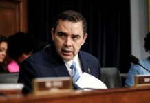 Trump acusa a Cuellar de deslealtad; el demócrata responde firme