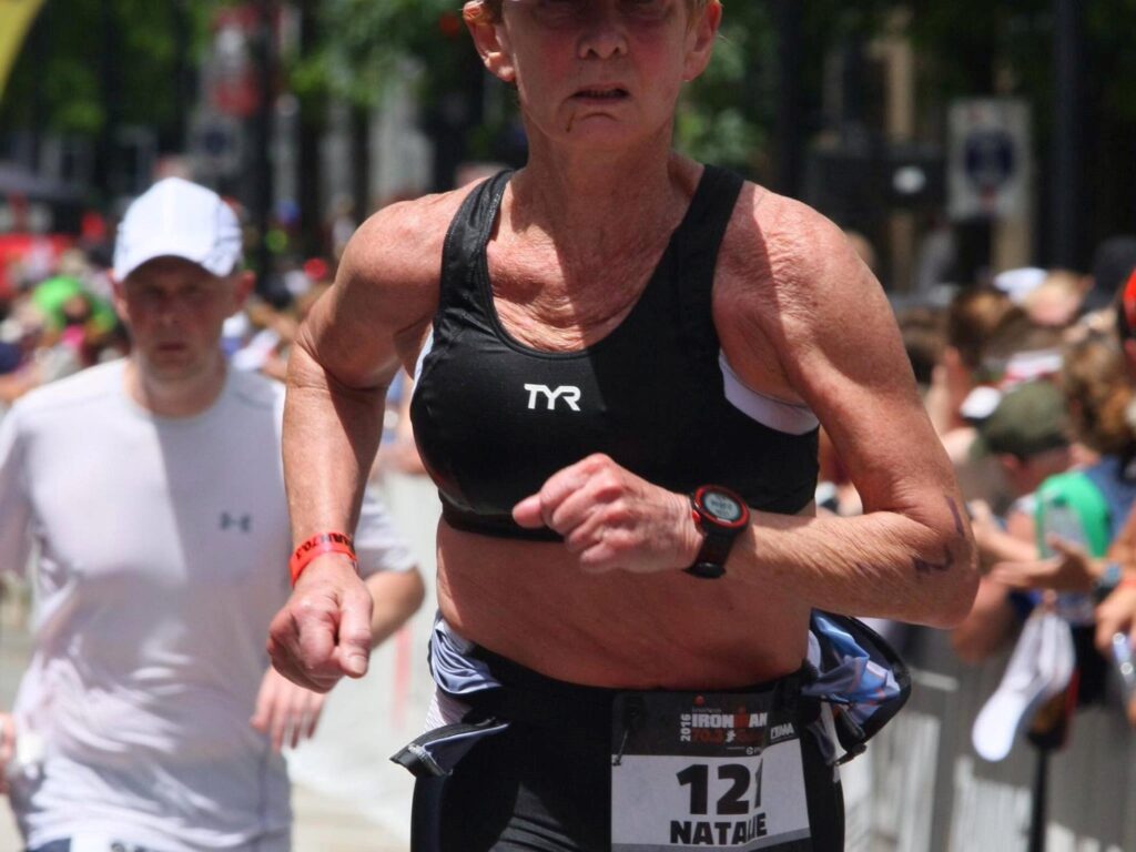 Atleta de 80 años revela su entrenamiento récord para el Ironman