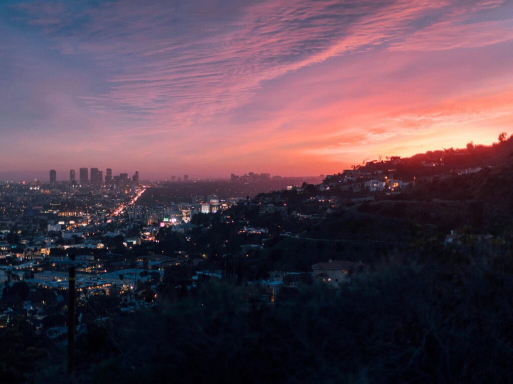 Aumento del Salario Mínimo en Los Ángeles: Impacto en 2026