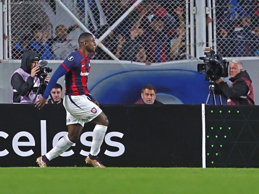 Disputa financiera entre San Lorenzo y River por pase de Romaña