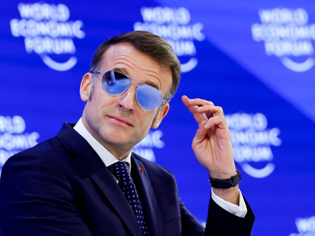 Emmanuel Macron en Davos: La Razón Médica Detrás de sus Gafas de Sol