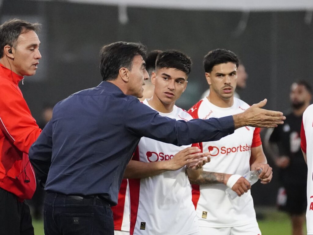 Gustavo Quinteros: Transformación Clave para Independiente 2026