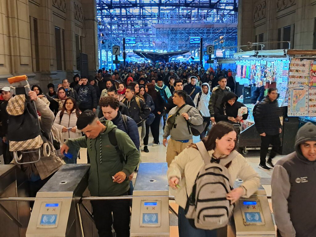 Inflación y Salarios: Pérdida de 2% Agrava el Poder Adquisitivo