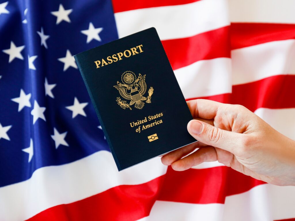 Estados Unidos ajusta normas para renovar pasaportes por edades