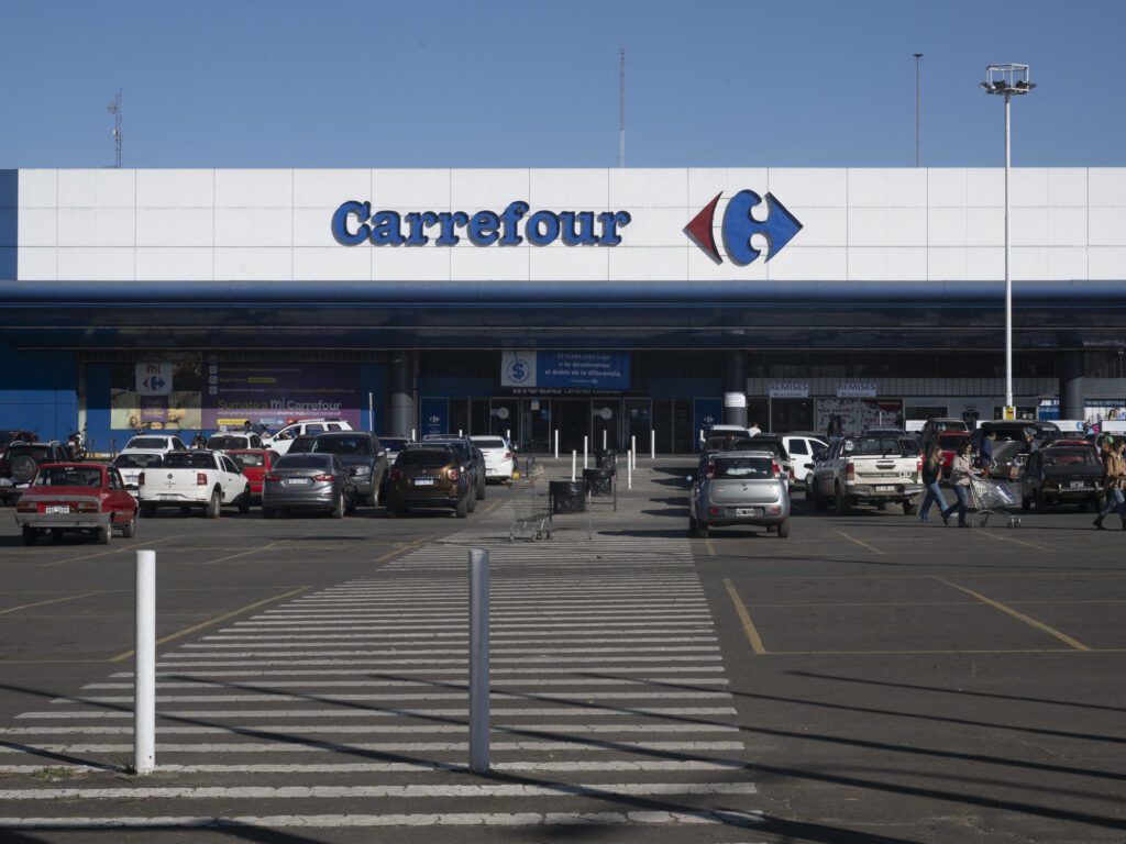 Carrefour Argentina pospone venta por falta de ofertas atractivas
