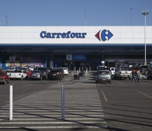 Carrefour Argentina pospone venta por falta de ofertas atractivas