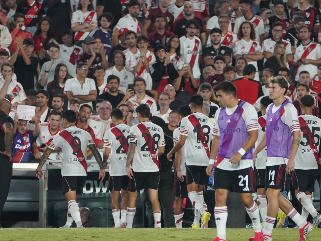 Salida de Gallardo: El Desafío de Coudet para Unir a River Plate