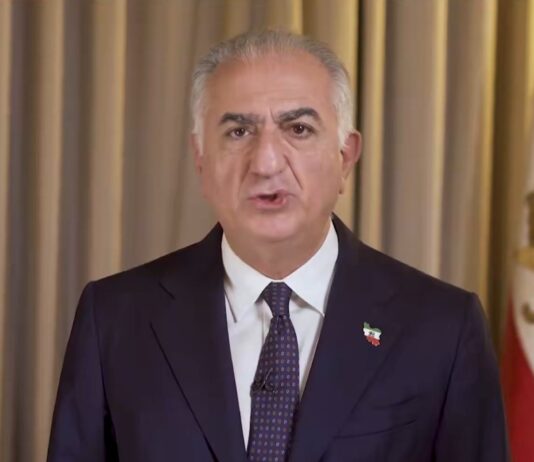Reza Pahlavi llama a derrocar a Jamenei en histórica declaración