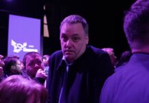 Controversia: Adorni y el Vuelo Presidencial en Crisis Política