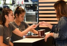 Aumento Salarial 2026: Impacto en Empleados de McDonald’s y Más