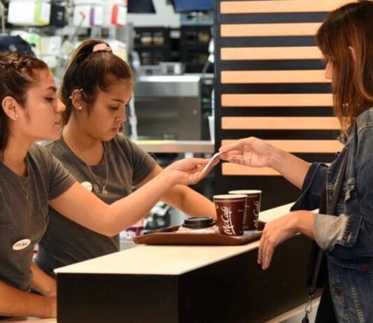 Aumento Salarial 2026: Impacto en Empleados de McDonald’s y Más