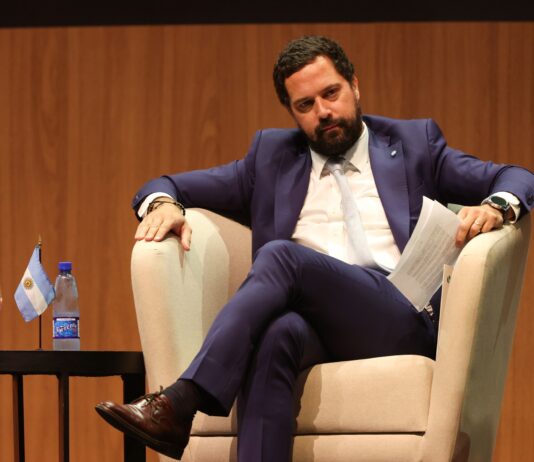 Capitalismo y Empleo: Lavigne Defiende Apertura y Critica Aduanas Mercosur